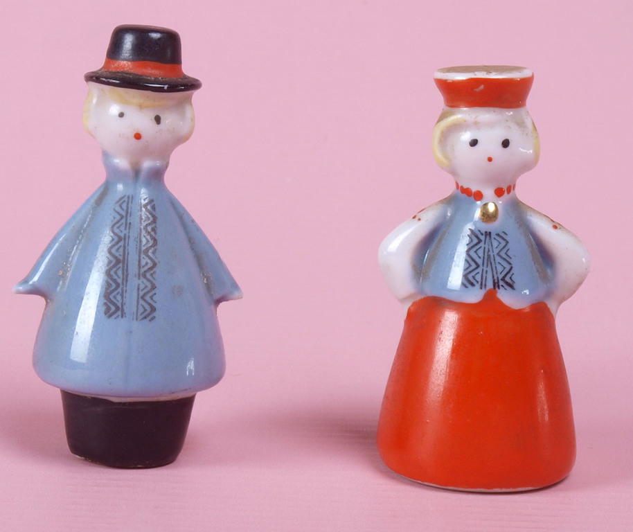 Porcelain figurines/souvenirs 