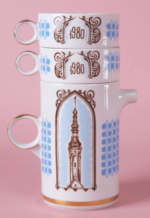 Porcelain set for tea drinking
