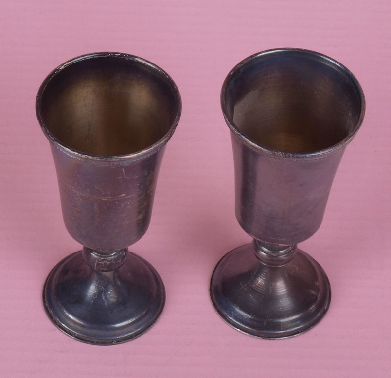 2 серебряный стаканы