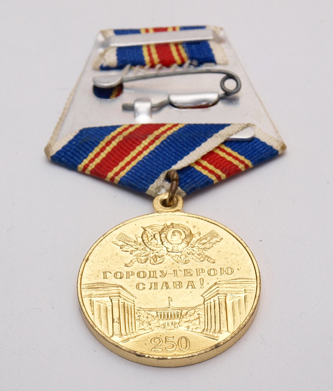 Medal in honor of the 250 anniversary of Leningrad