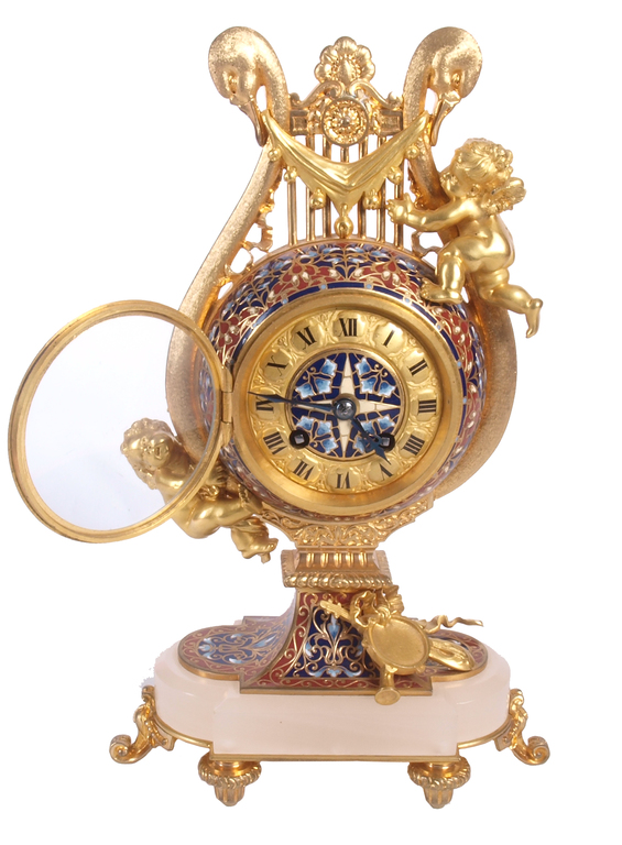 Zeltītas bronzas kamīna pulkstenis ar vairāku krāsu emalju uz kalnu kristāla pamatnes