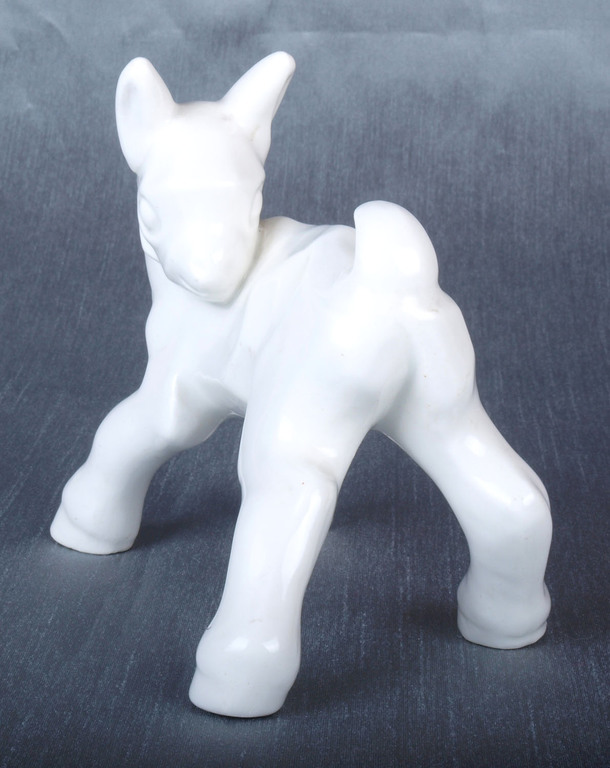Porcelain figure „Yeanling”