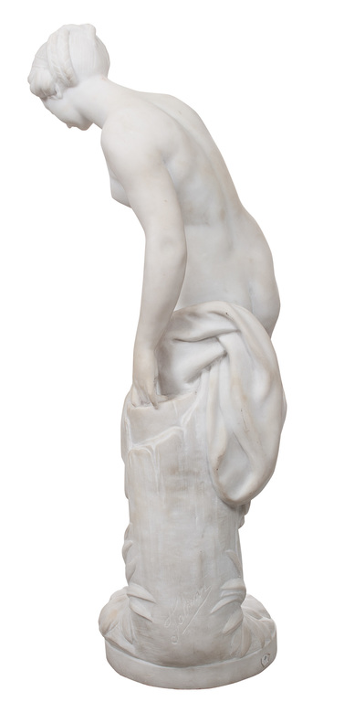 Marmora skulptūra “Meitene - Peldētāja”