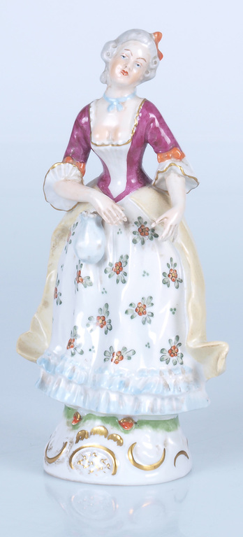 Porcelain figure „Girl with floral apron”