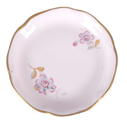 Небольшая фарфоровая тарелка с цветами