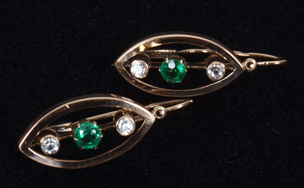 Golden earrings with diamonds and emeralds