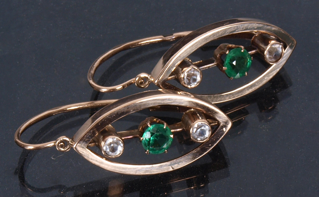 Golden earrings with diamonds and emeralds