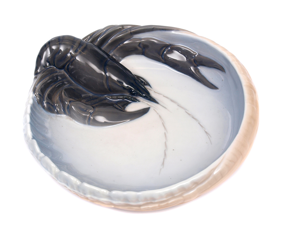 Porcelain bowl with crayfish