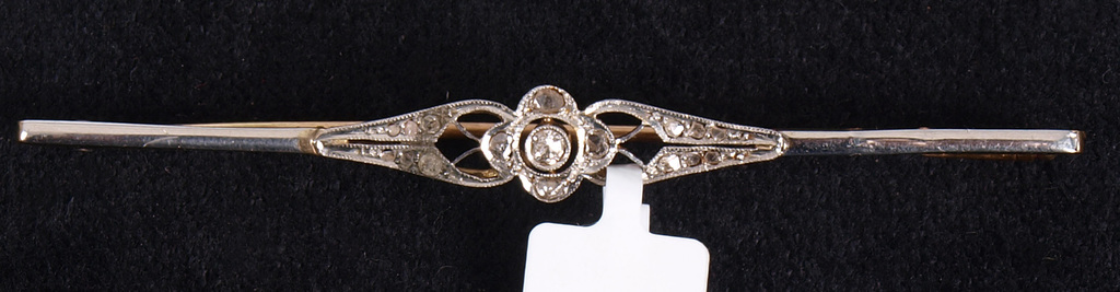 Gold brooch with brilliant and diamonds