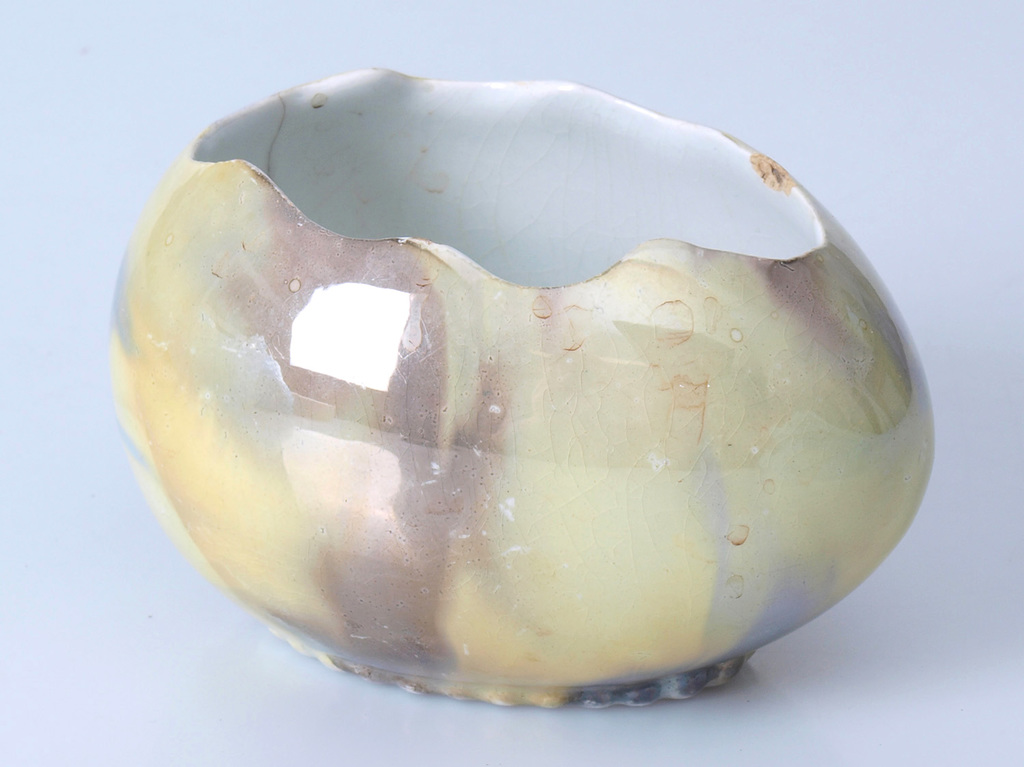 Porcelāna trauciņš olas formā