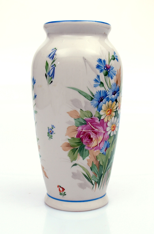 Фарфоровая ваза с васильками