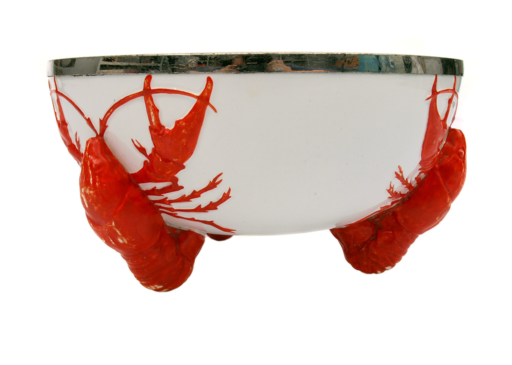 Porcelain dish with crayfish
