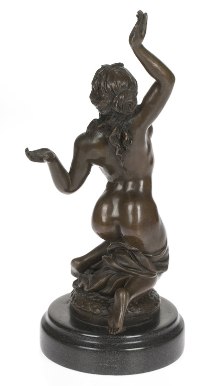 Jūgendstila bronzas figūra „Verdzene” uz marmora pamatnes
