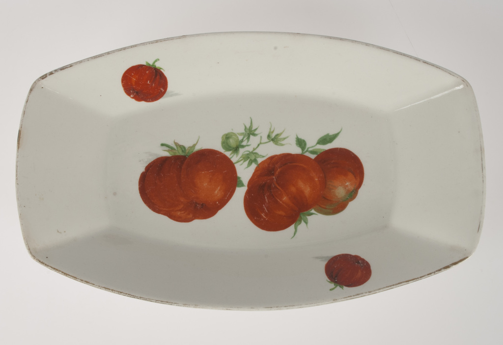 Porcelāna servējamais šķīvis ar tomātiem
