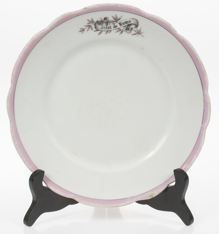 Porcelain dinner plate 