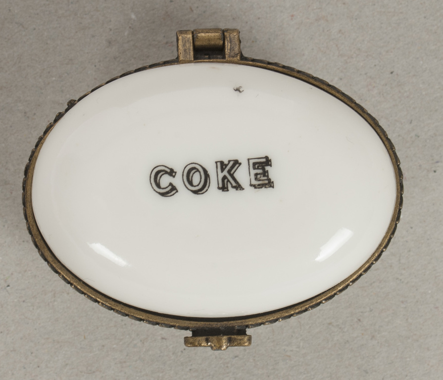 Porcelain box for storing cocaine
