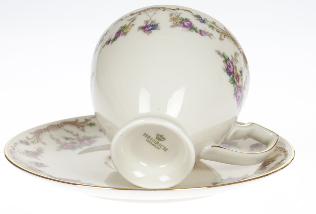 Porcelain tea / coffee set for six people