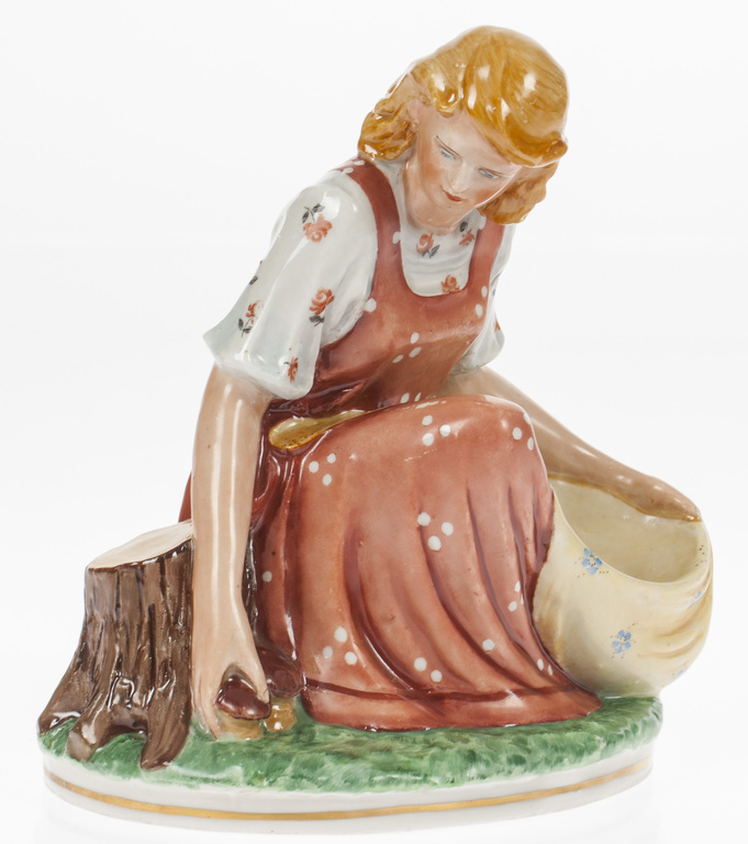 Porcelain figure „Mushroom picker”