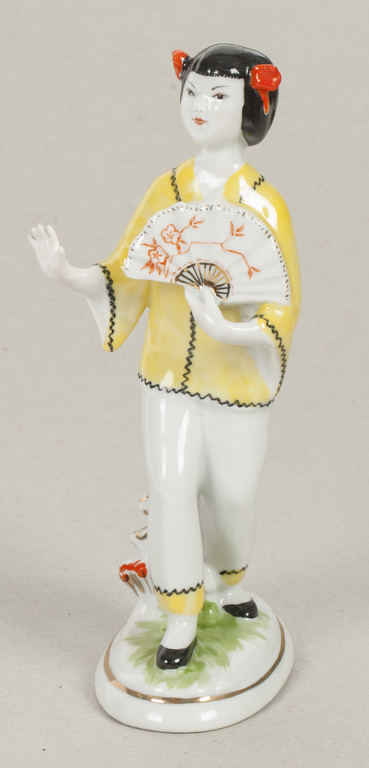 Porcelāna figūra „Ķīniete ar vēdeklīti”