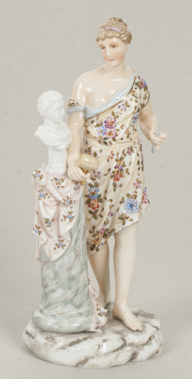 Porcelain figure „Sculptress”