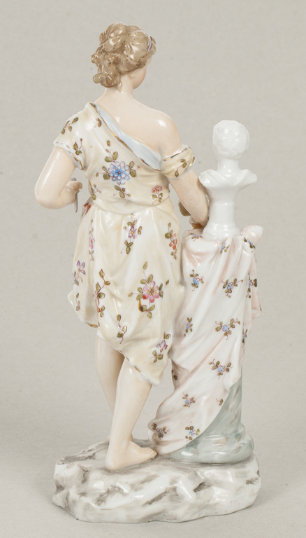 Porcelain figure „Sculptress”