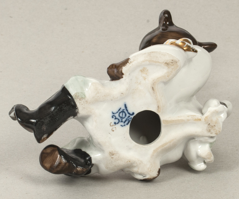 Porcelāna figūra „Lācis ar žagatu”