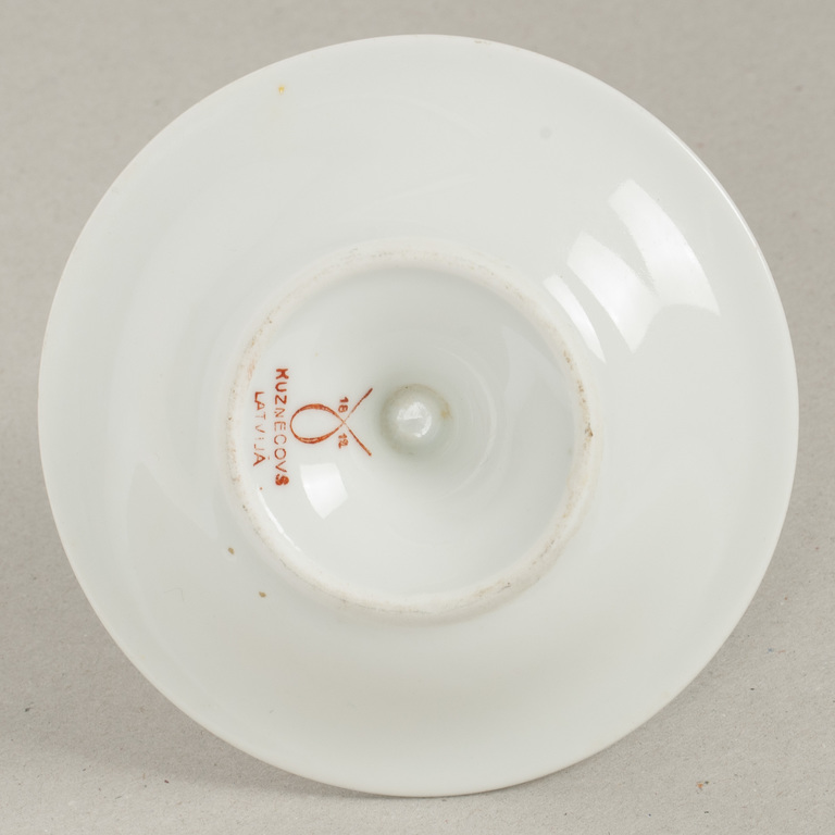Porcelain egg utensil