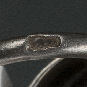 Серебряное кольцо с с янтарем