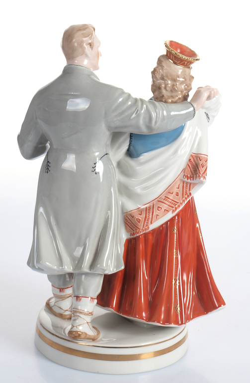 Porcelāna figūra “Tautu dēls ar tautu meitu(Dejotāju pāris)”