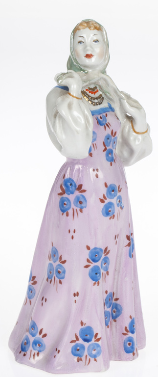 Porcelain figure „Woman in headscarf”