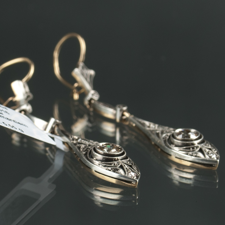 Gold and silver alloy earrings with 2 natural brilliants and 4 diamonds