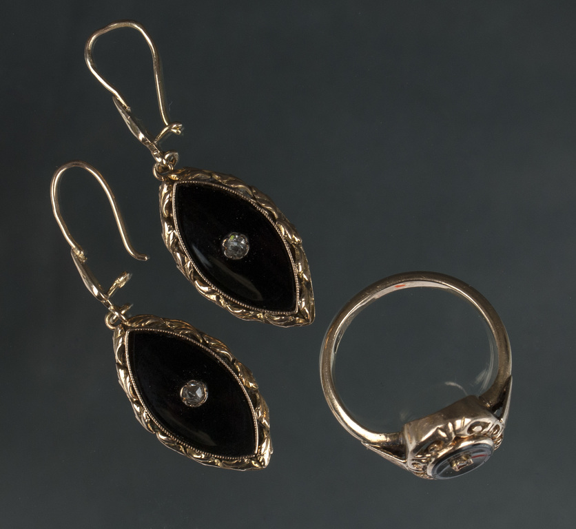 Комплект ювелирных изделий - кольцо с серьгами