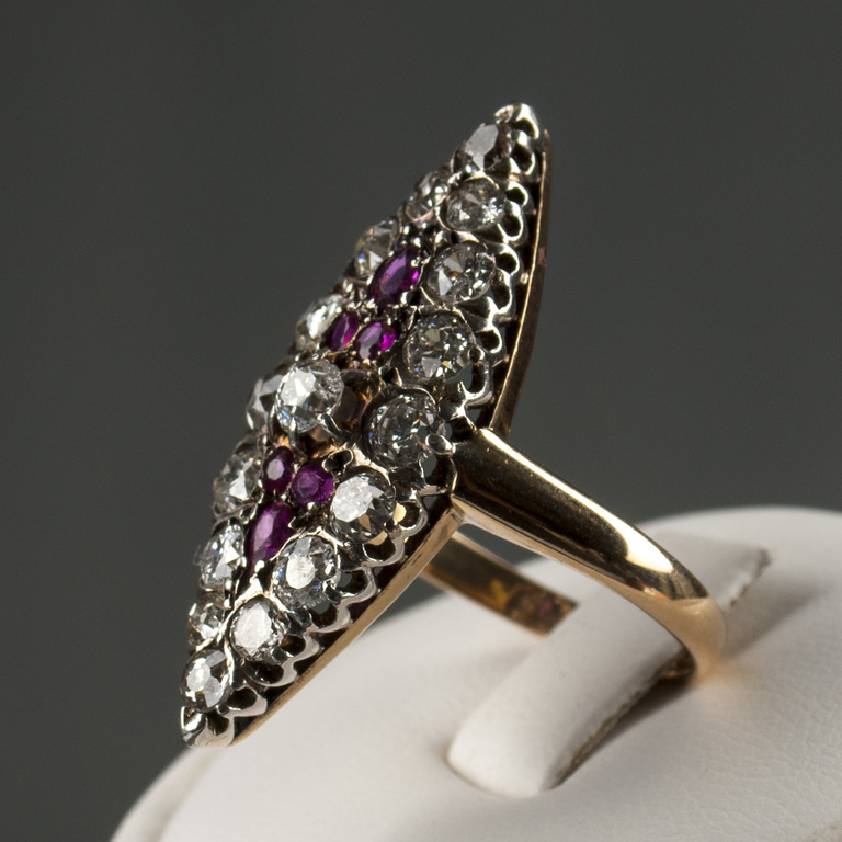 Gold ring with rubies and  brilliants