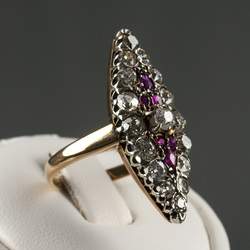 Gold ring with rubies and  brilliants