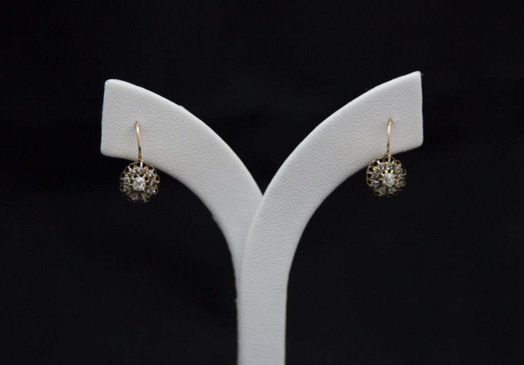 Gold earrings with  brilliants