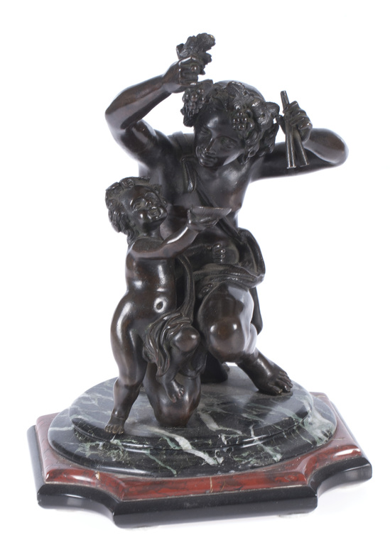 Bronzas figūra uz marmora pamatnes „Sieviete ar bērnu”
