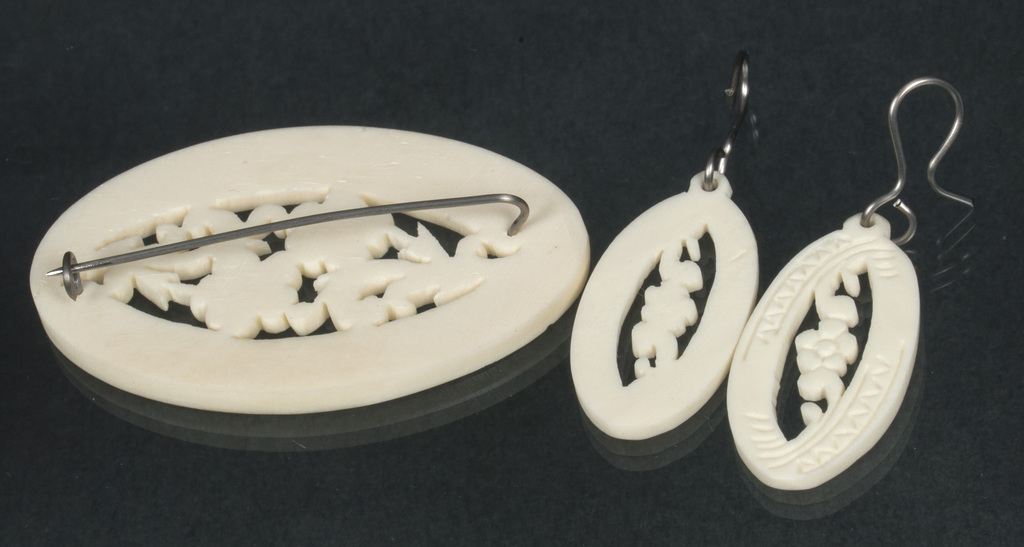 Jewelry set - brooch and earrings