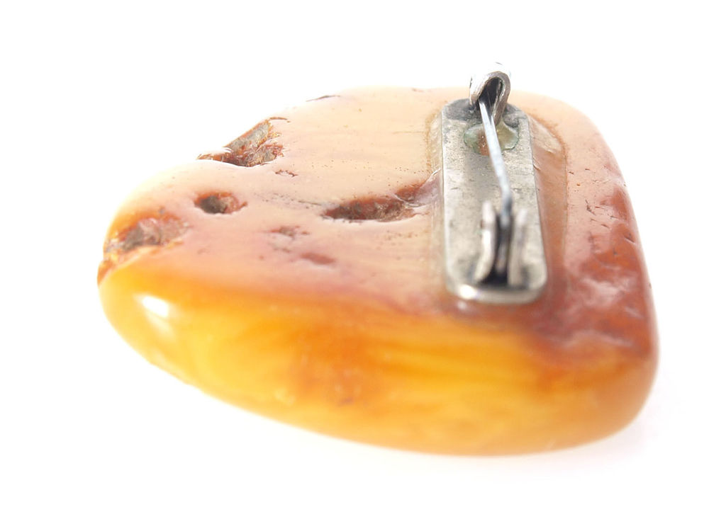Natural Baltic amber brooch, 6.68 g