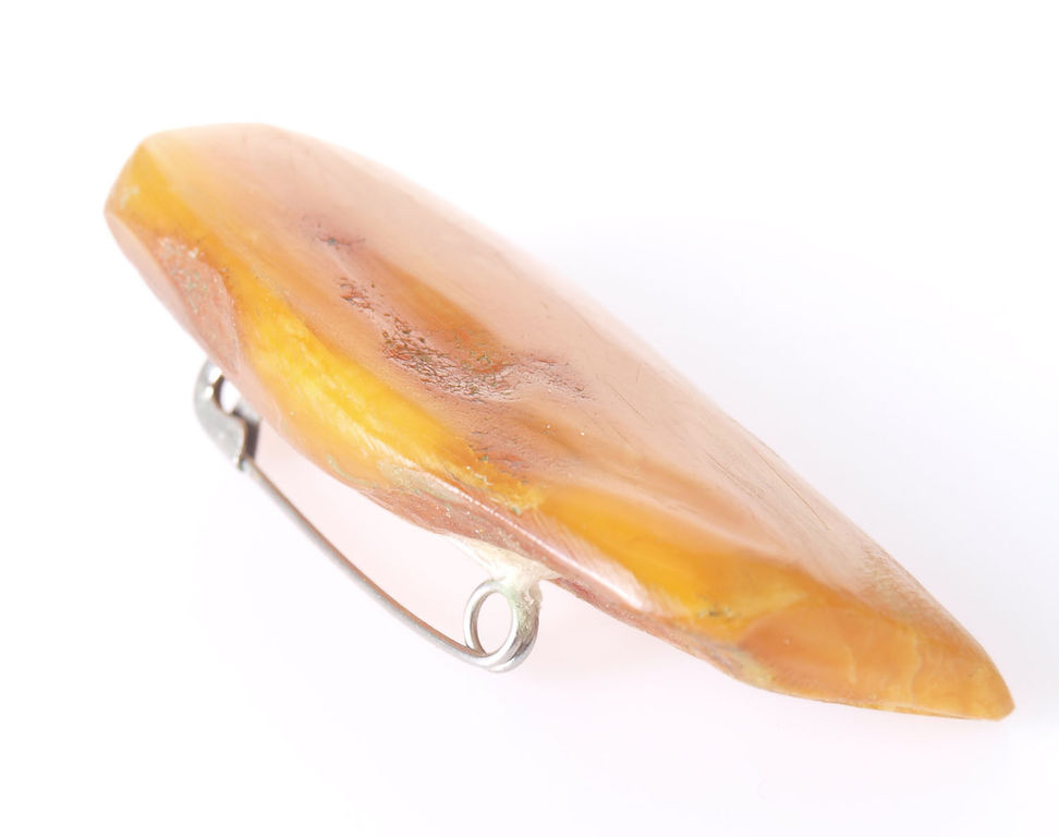 Natural Baltic amber brooch, 8.82 g