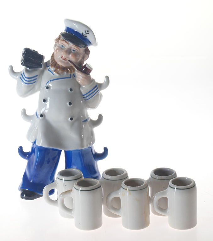 Porcelain decanter with six cups 