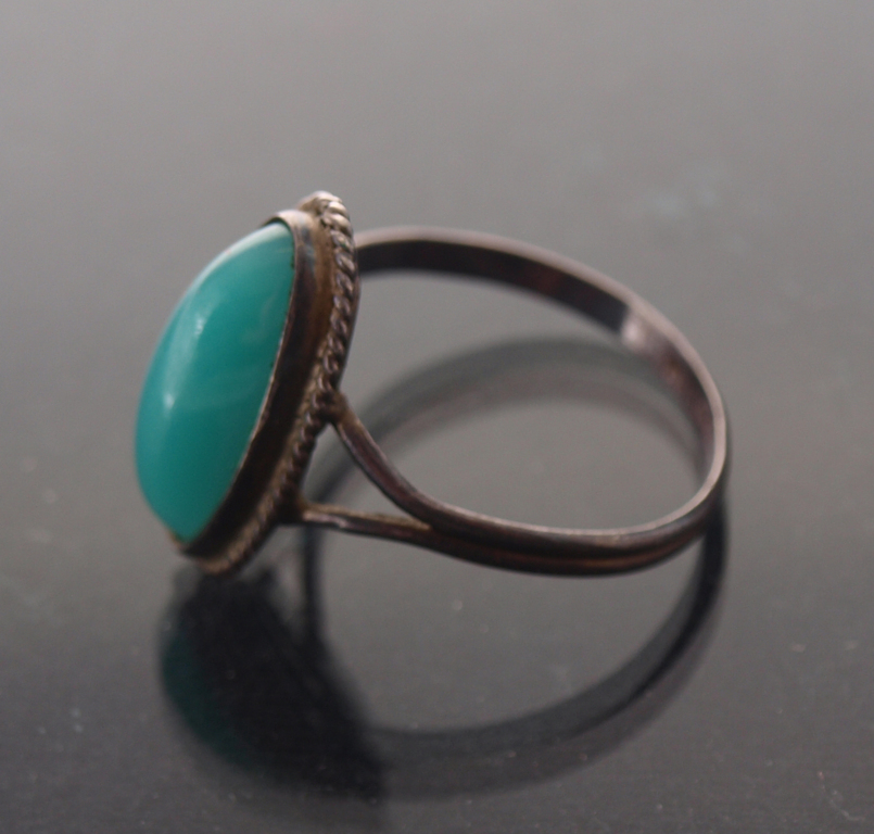 Серебряное кольцо и ожерелье