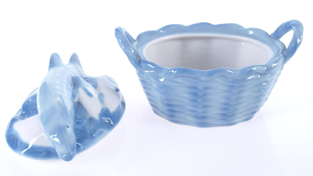 Porcelain egg cup with a lid 
