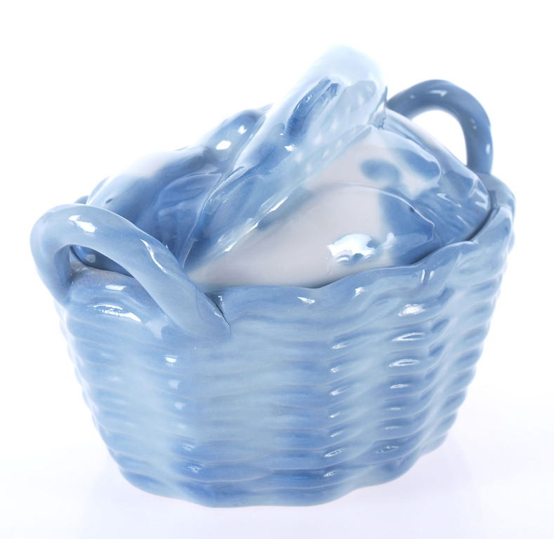 Porcelain egg cup with a lid 