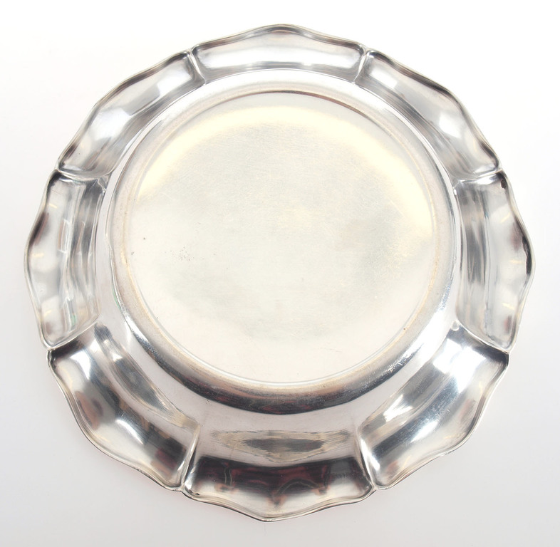 Серебряное тарелка