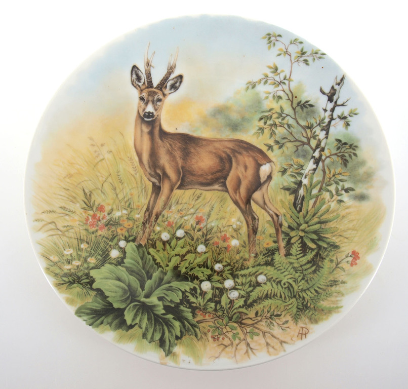 Porcelain wall plates (2 piec.) “Roes”