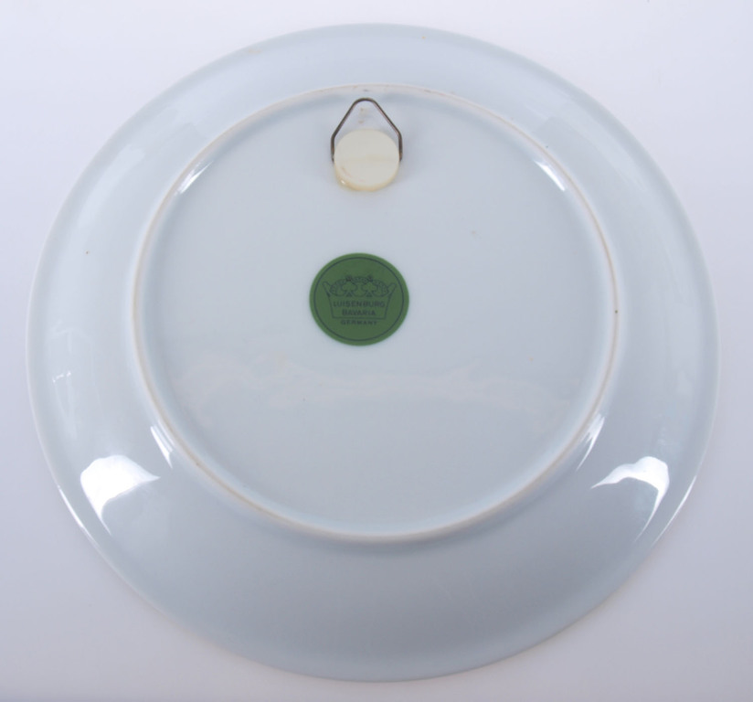 Porcelain wall plates (2 piec.) “Roes”