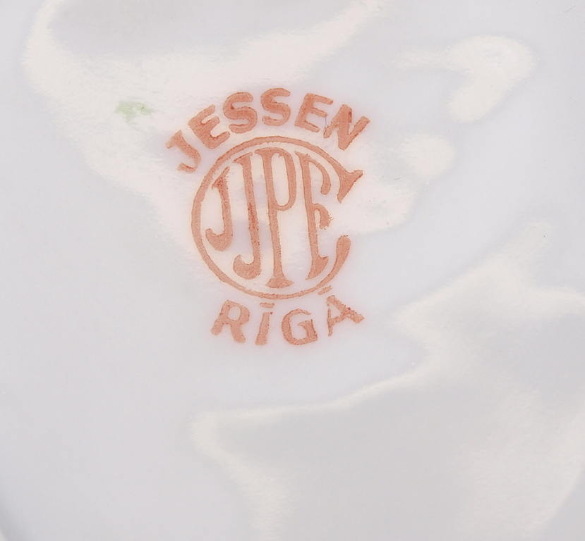 Porcelāna pelnu trauks ar reklāmu “Porcelāna fabrika Rīgā, Milgravi, J.C. Jessen”