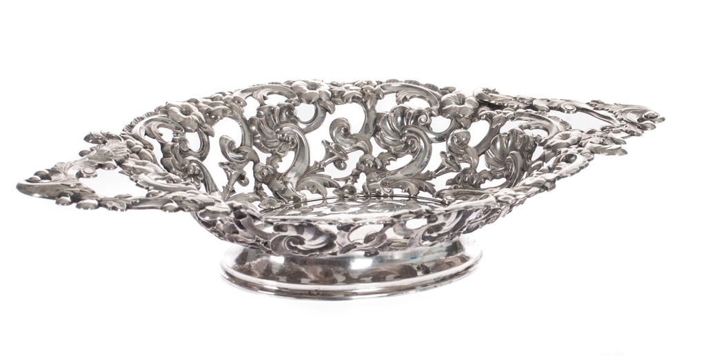 Серебряная чаша стиле барокко