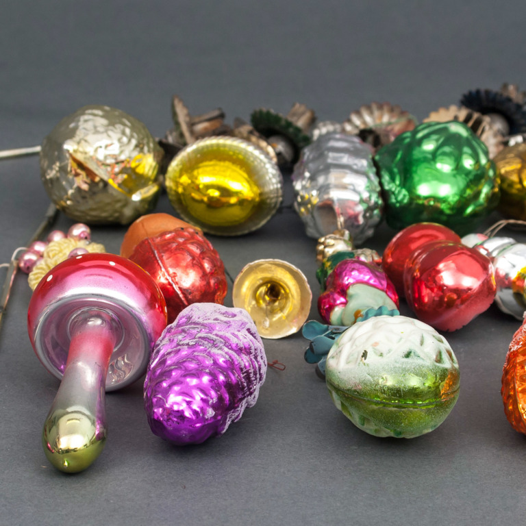 Christmas tree ornaments(30 piec.) and Christmas tree candlesticks(5 piec.)