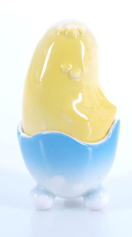 Porcelain salt shaker „Chicken in the egg”
